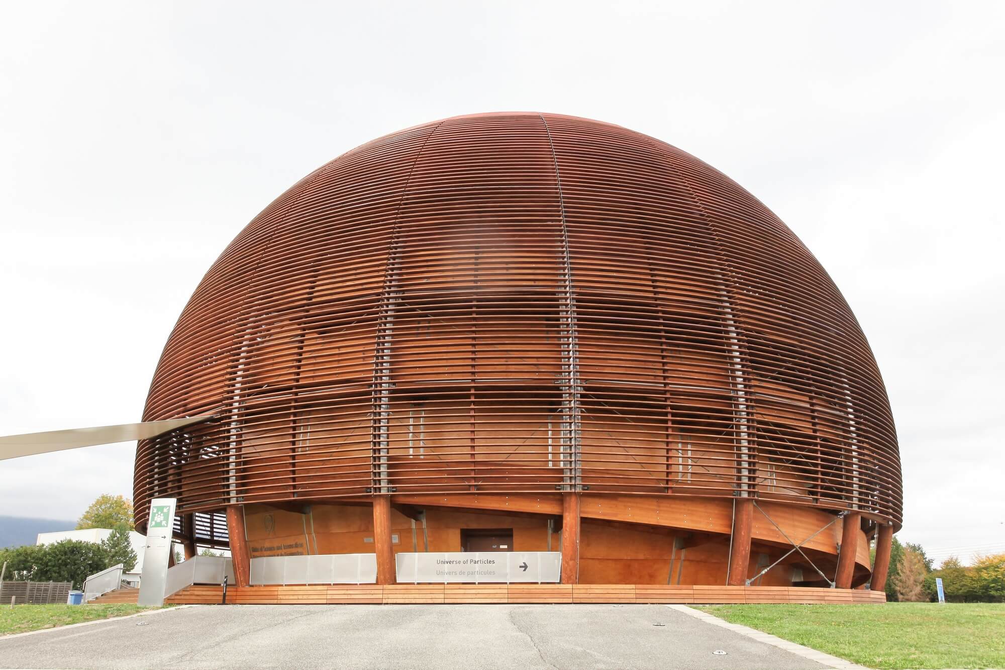 現在のヨーロッパ原子核研究機構（CERN）